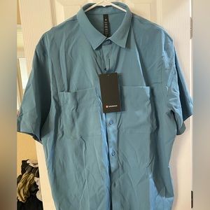 NWT! Blue lululemon size L men’s shirt sleeve relaxed fit button up